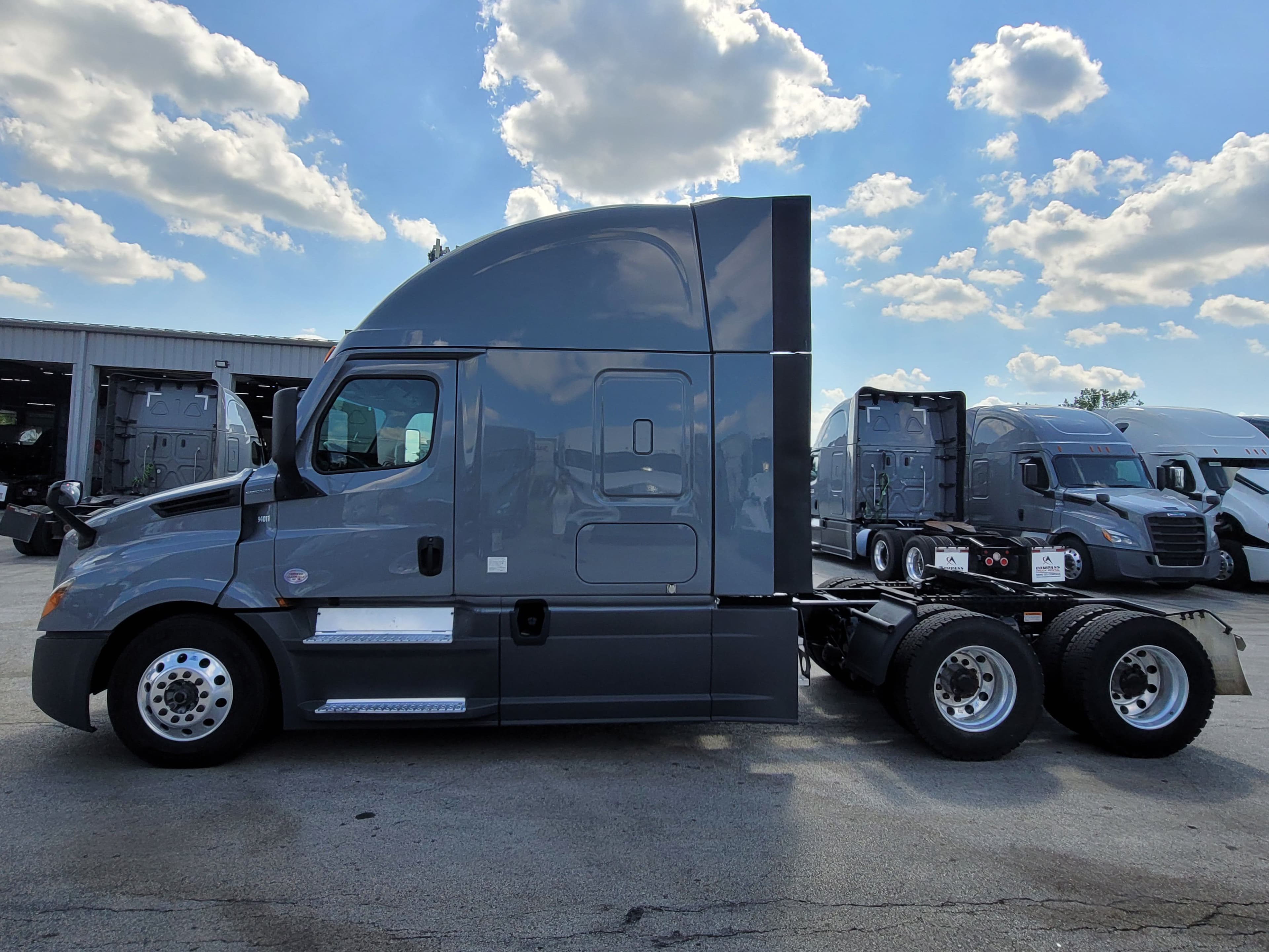 2024 Freightliner Cascadia 126 image 2