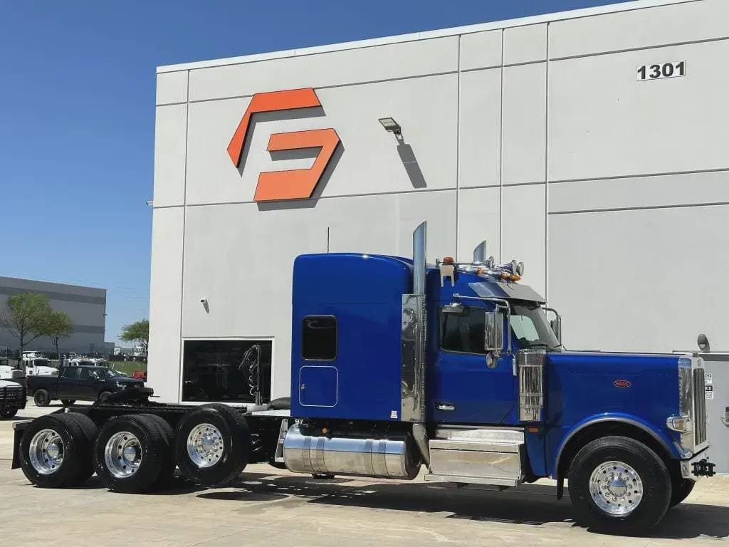 2025 Peterbilt 589 image 9