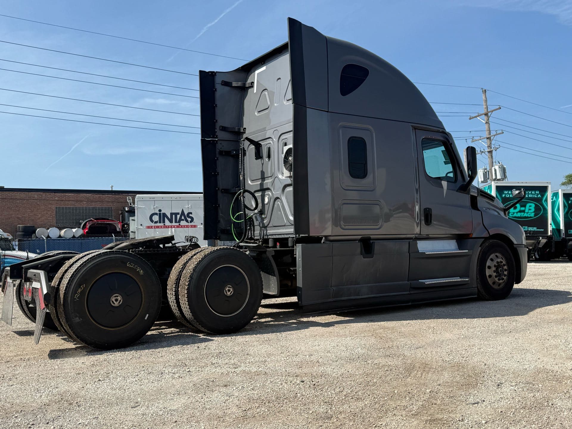 2022 Freightliner - 438k - 11,270 Hours image 9