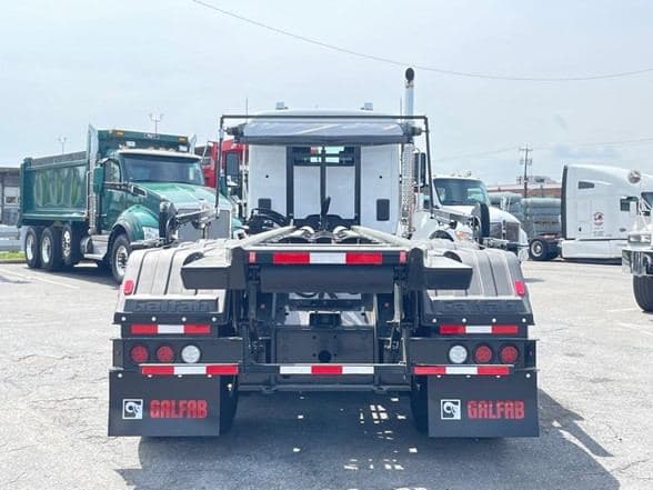 2025 Kenworth T880 image 10