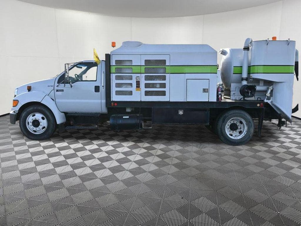 2004 Ford F-650SD XL DRW image 7
