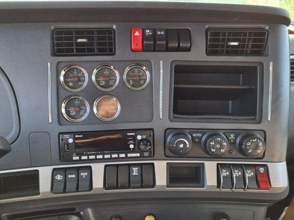 2025 Kenworth T880 image 17