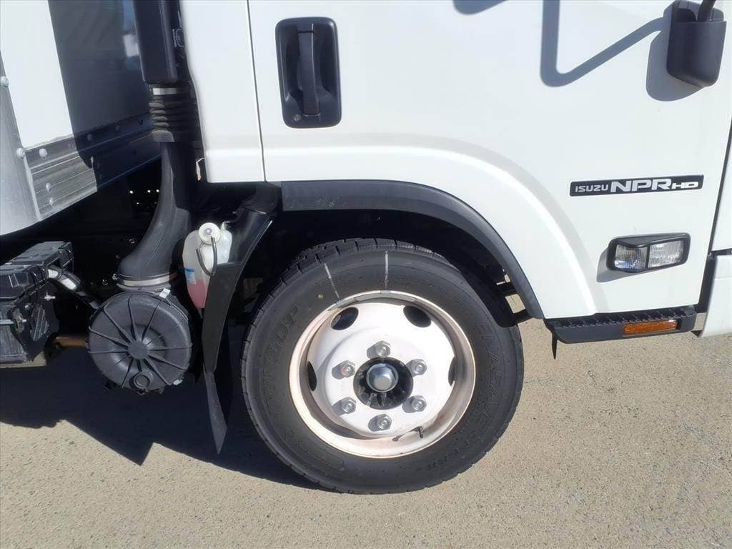 2024 Isuzu NPR-HD image 7