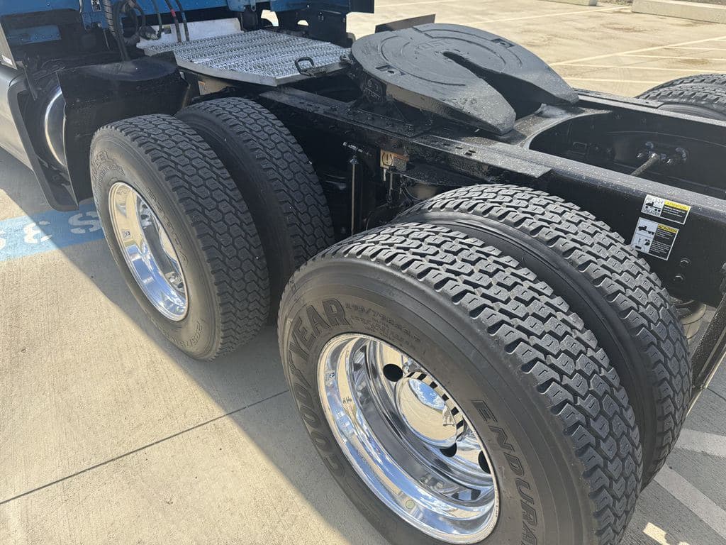 Used 2021 PETERBILT 579 image 10