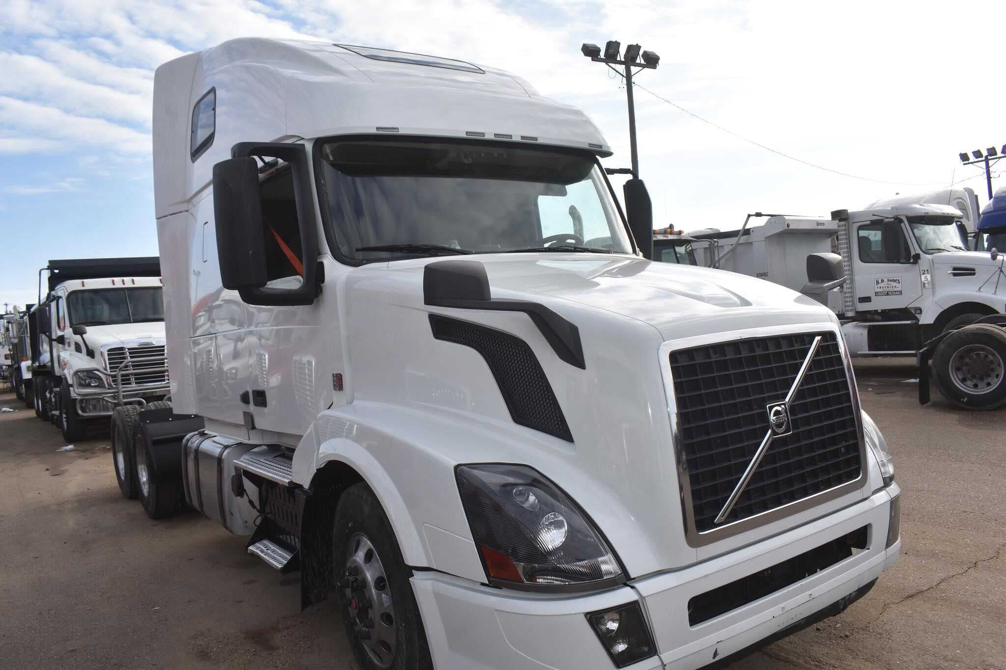 2017 VOLVO VNL64T670 image 4