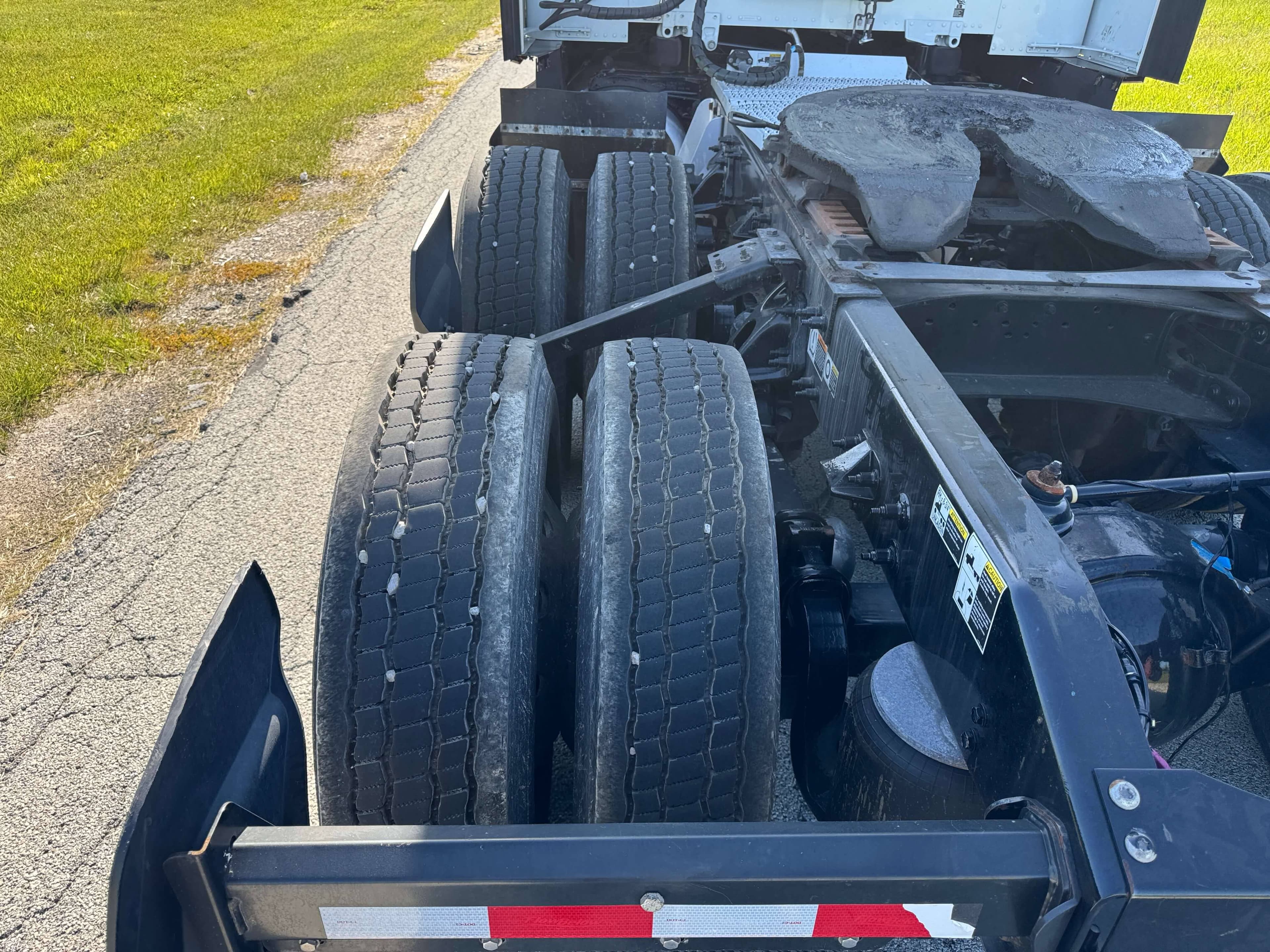 2023 Peterbilt 579 image 7