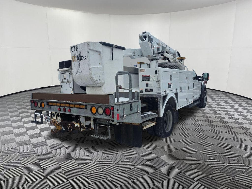 2009 Ford F-550SD XLT DRW image 8