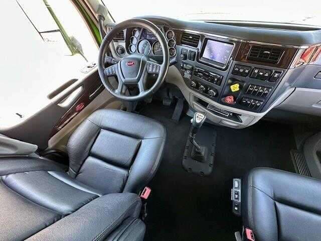 2020 Peterbilt 579 image 16