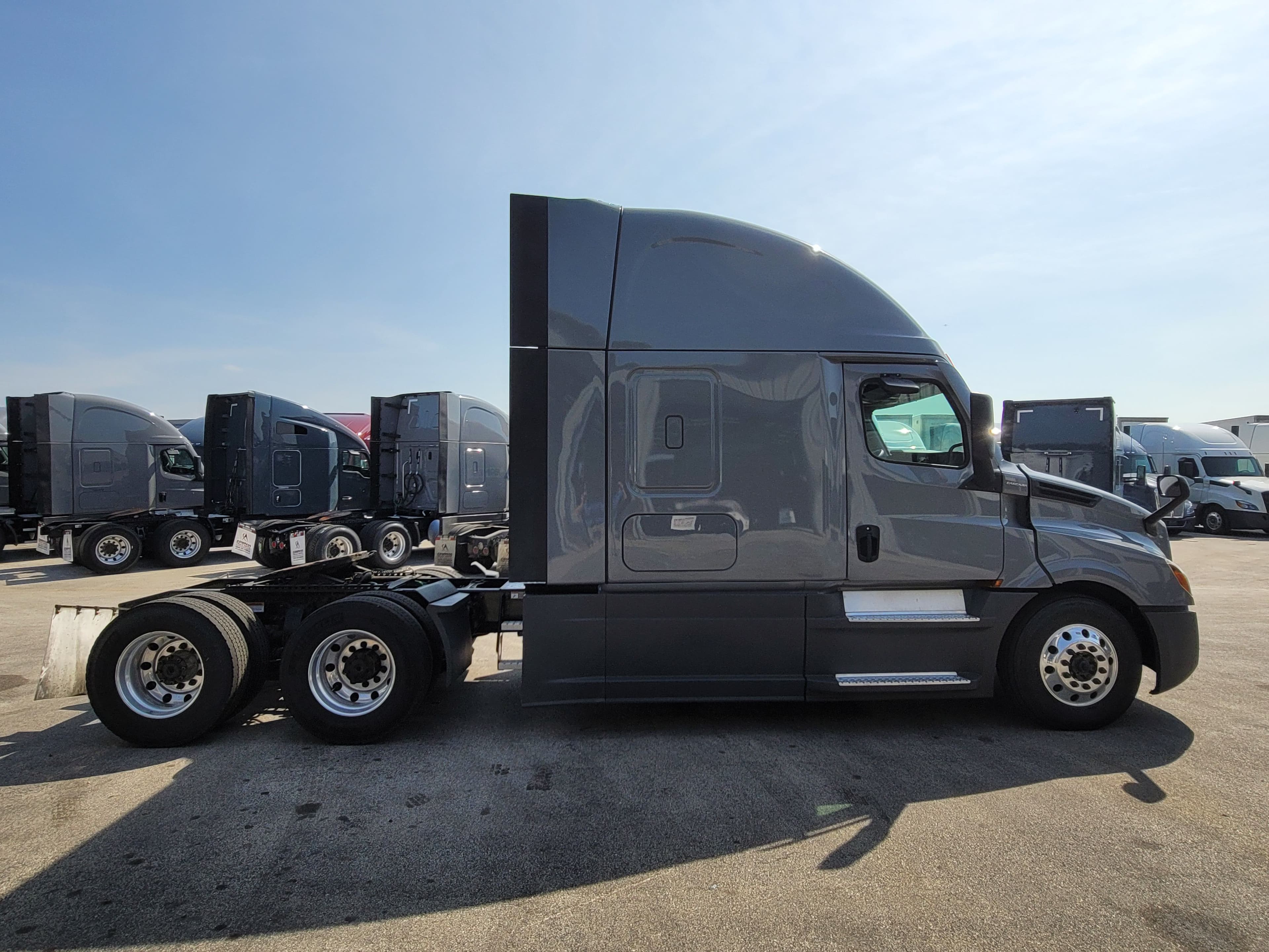 2022 Freightliner Cascadia 126 image 4