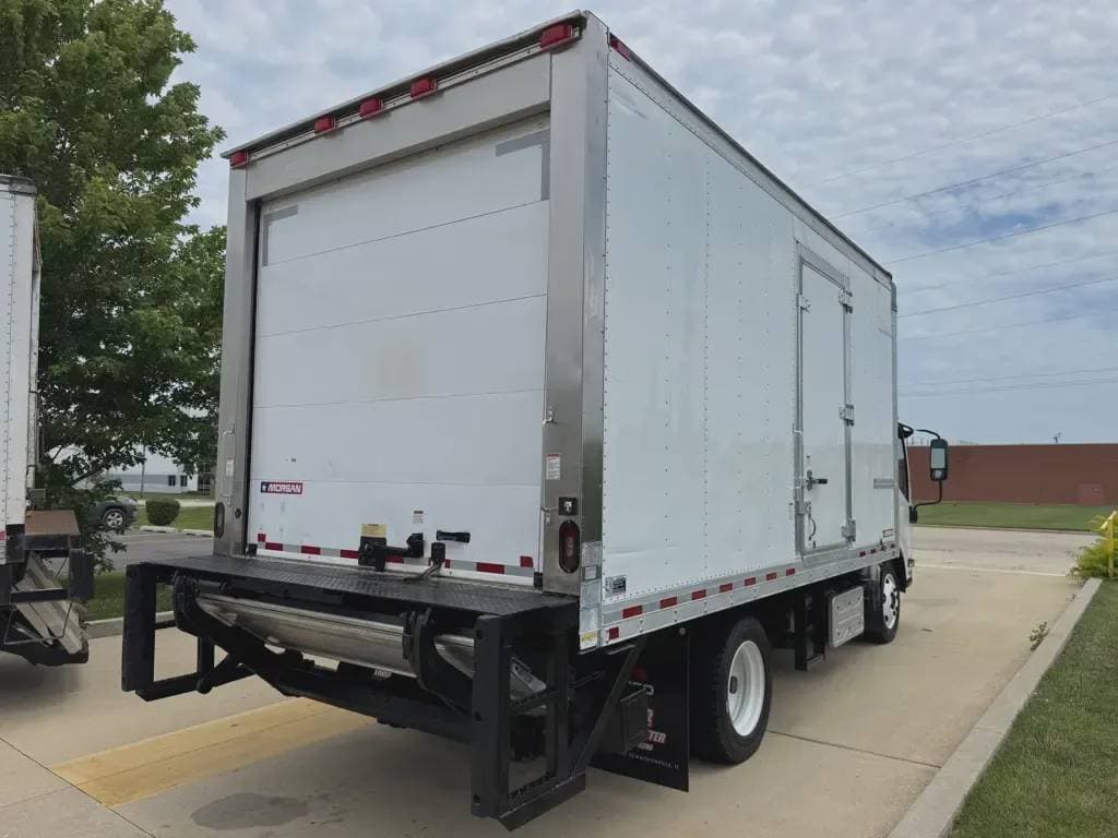 Used 2018 ISUZU Reefer/Refrigerated Truck, Catering Truck - Food Truck, Beverage Truck - NPR XD For Sale image 4