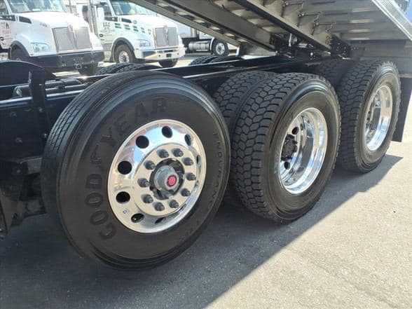 2026 Kenworth W900 image 9