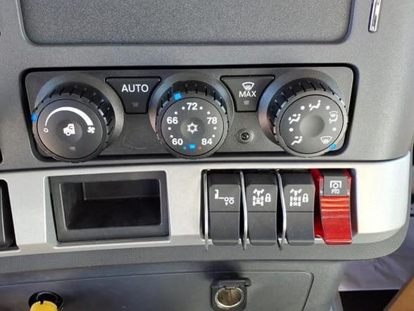 2026 Kenworth T880 image 17