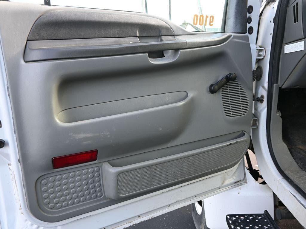 2004 Ford F-650SD XL DRW image 14