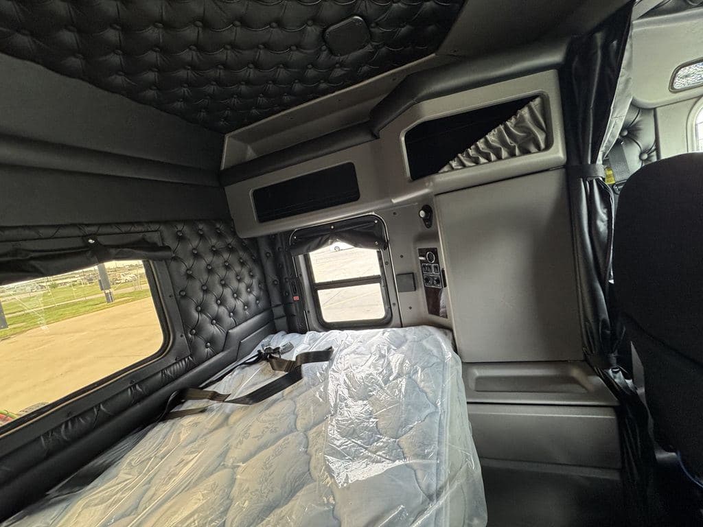 New 2027 KENWORTH W900L image 12