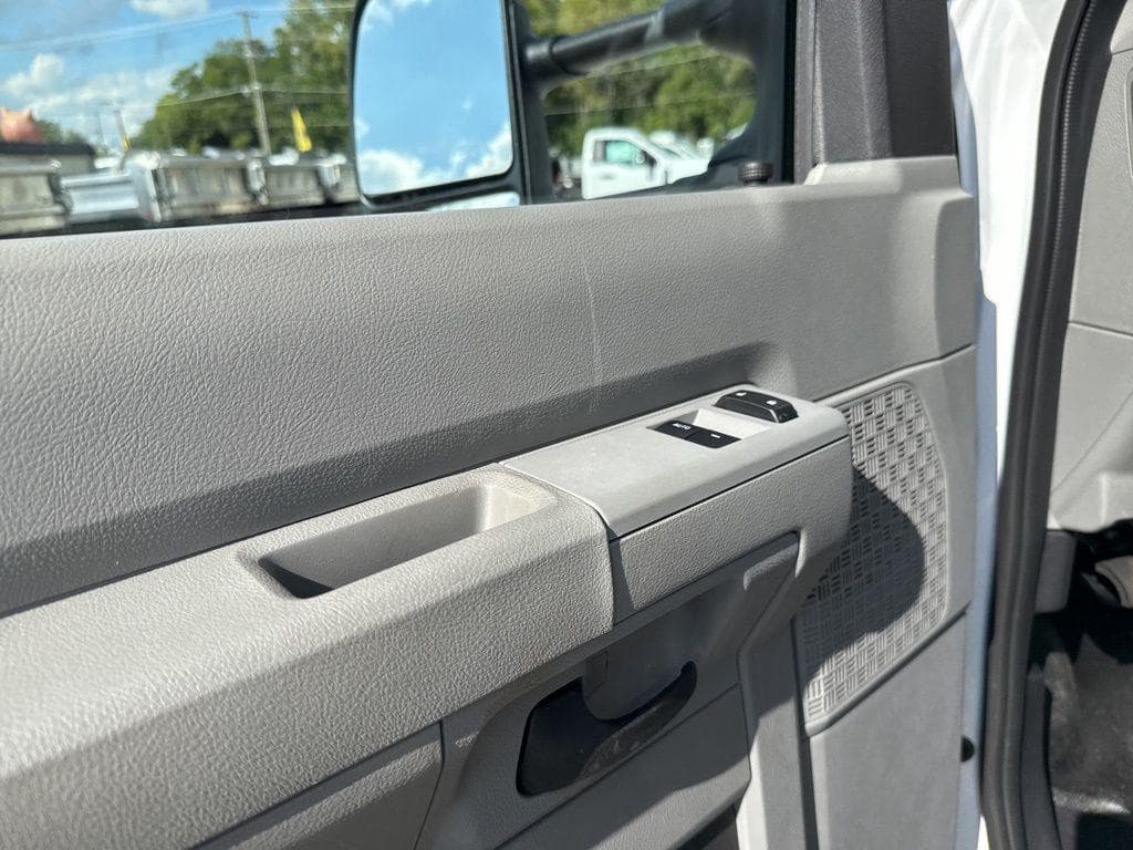 2026 Ford E-350SD Base Box Van image 20