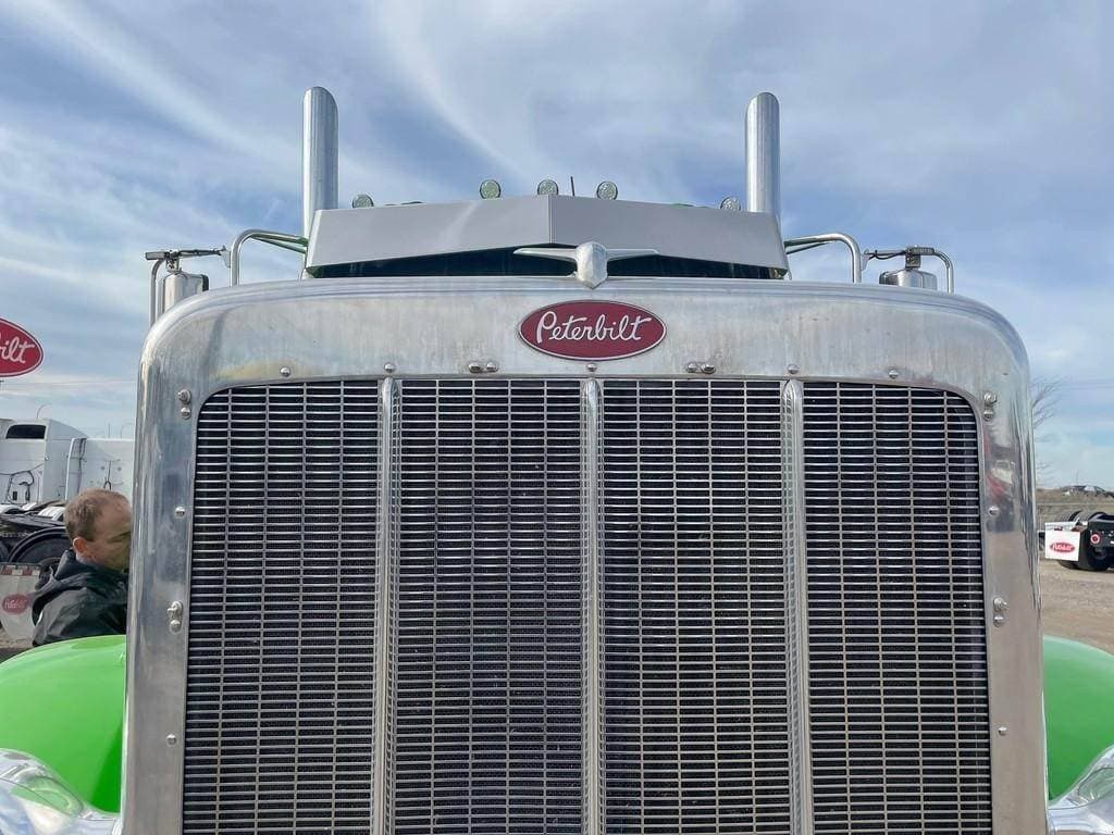 2025 Peterbilt 589 image 9
