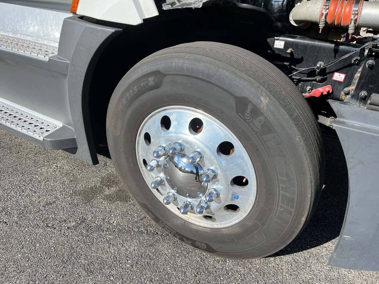 2022 Freightliner Cascadia image 9