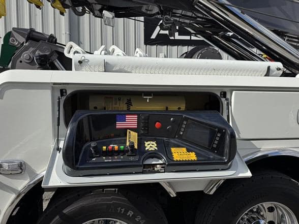 2026 Kenworth W990 image 16