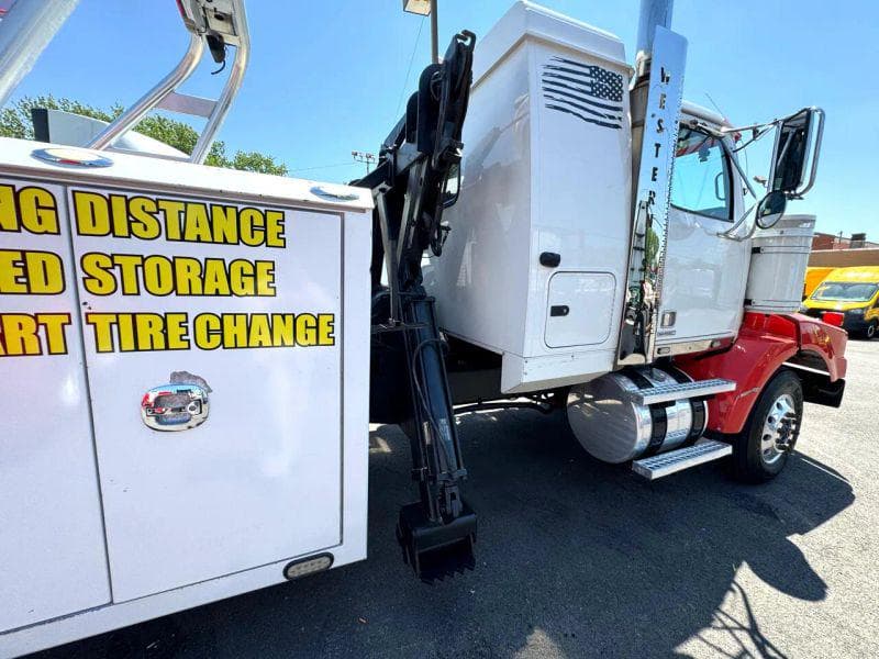 2017 Western Star 4900 image 24