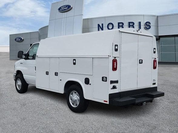 2025 Ford E350 SD image 2
