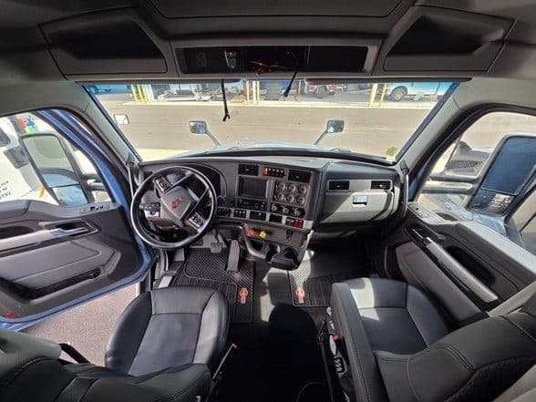 2023 Kenworth T680 image 19