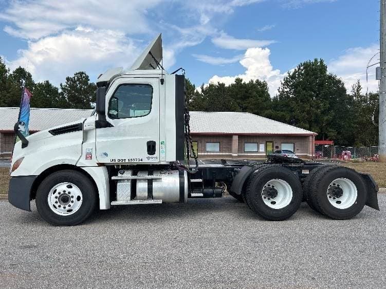 2018 Freightliner Cascadia image 3