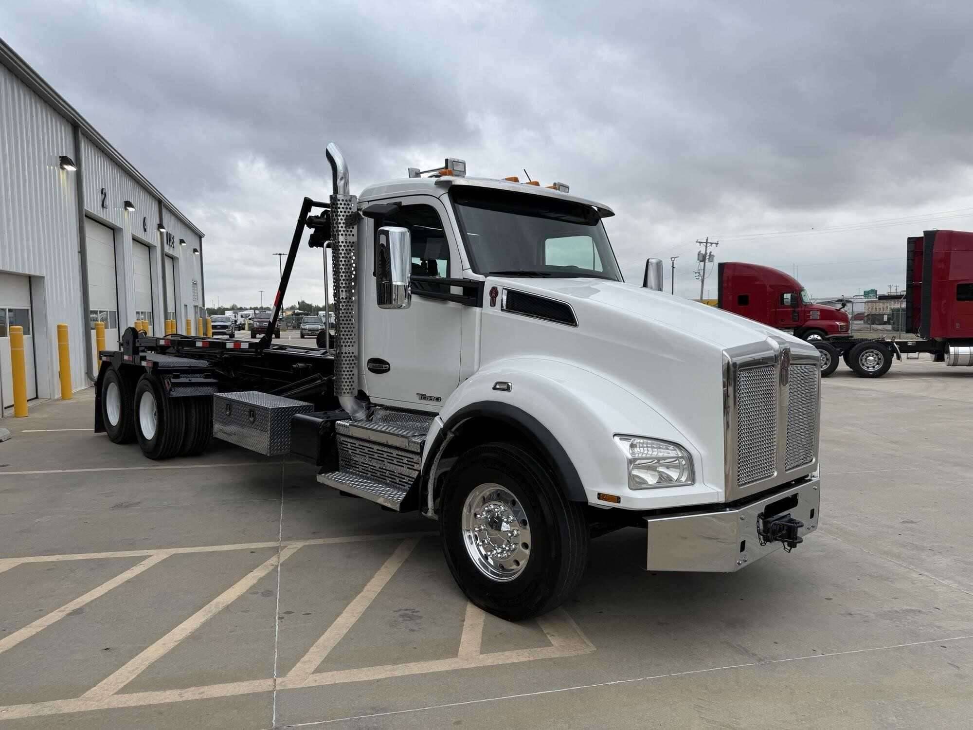 2020 Kenworth T880 image 2