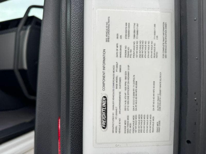 2021 Freightliner Cascadia image 33