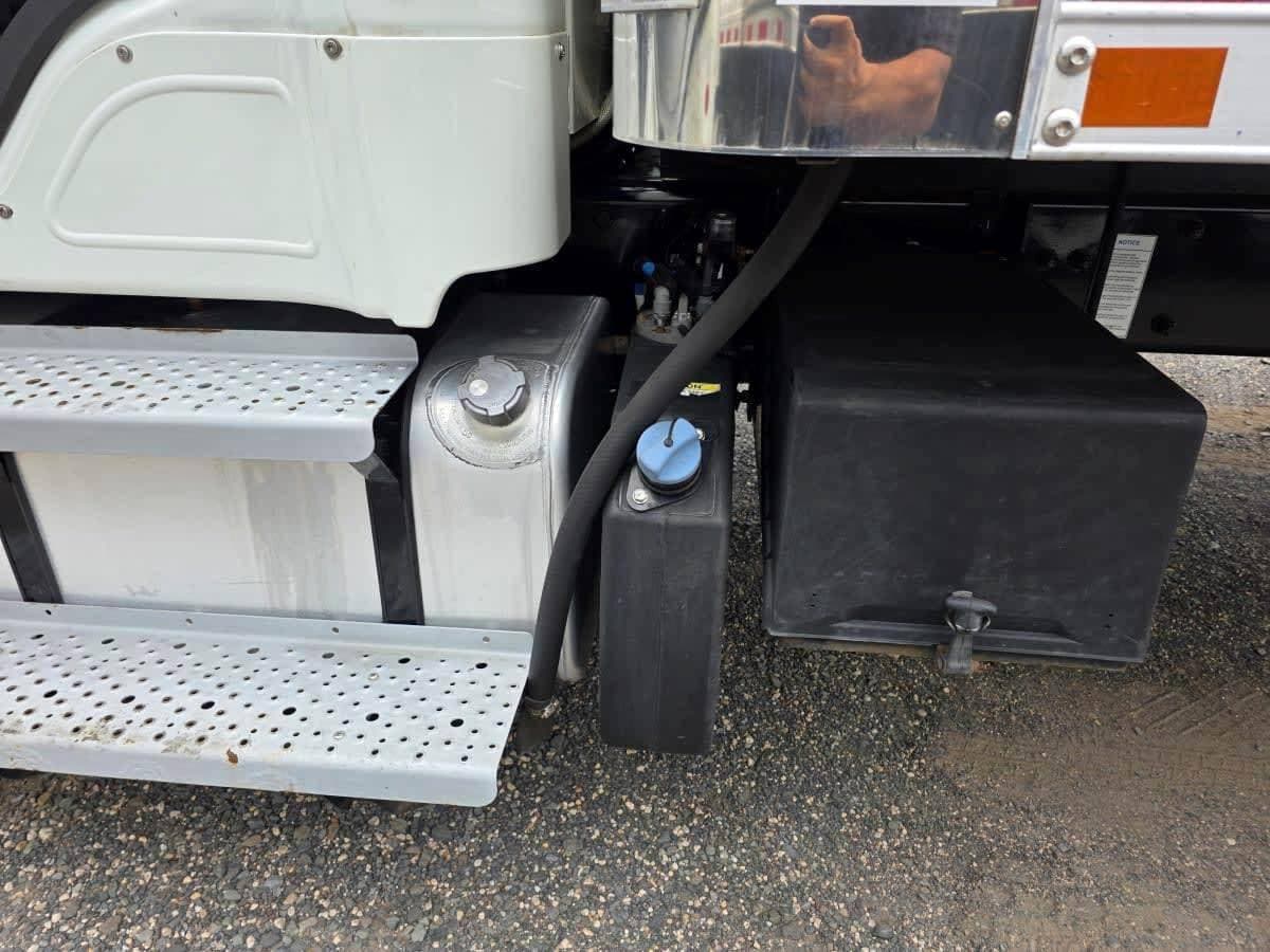 2020 Freightliner M2 image 12