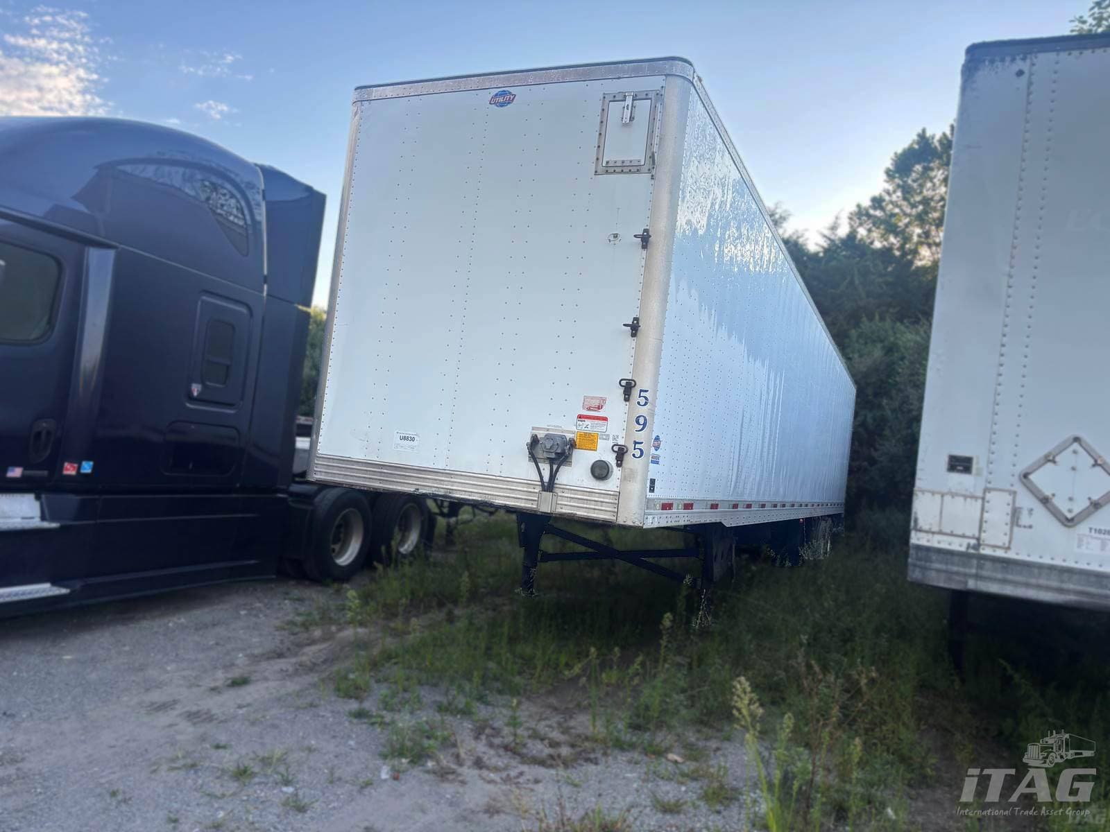 2017 Utility 53` Dry Van Trailer image 3