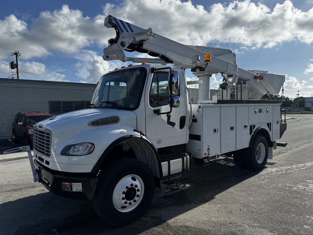 2017 Freightliner M2-106 image 4