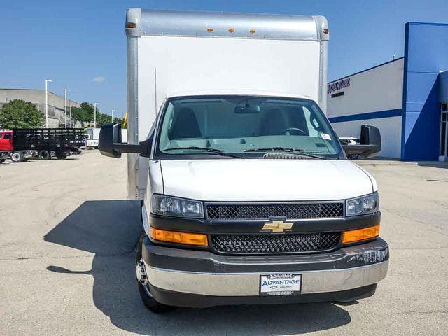 2026 Chevrolet Express 3500 Work Van Cutaway image 8