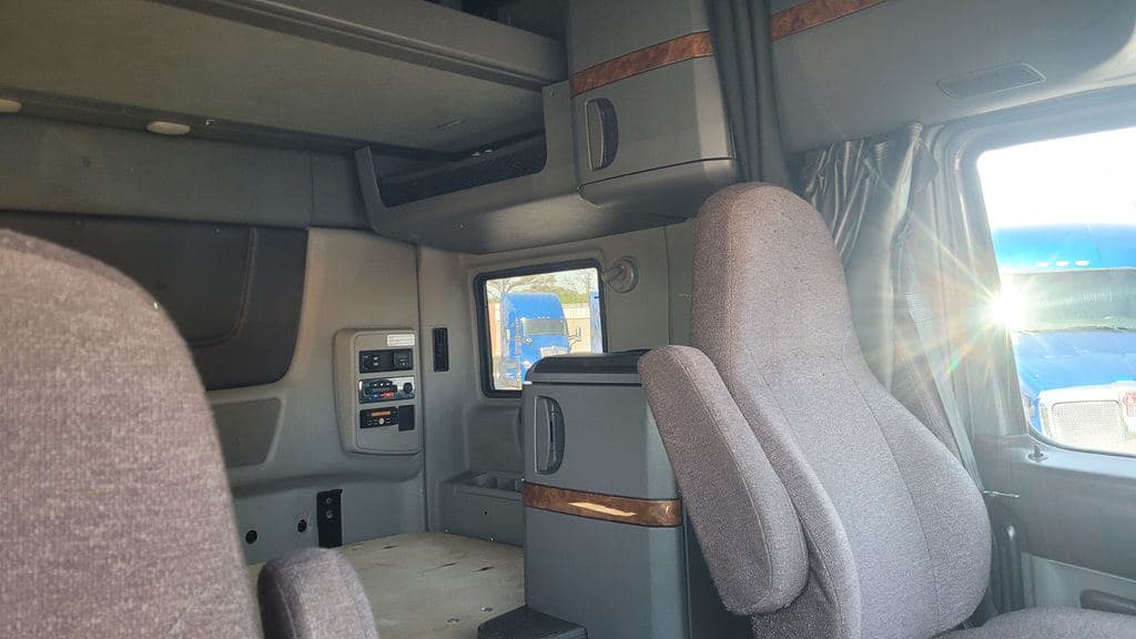 Used 2021 INTERNATIONAL LT625 image 14