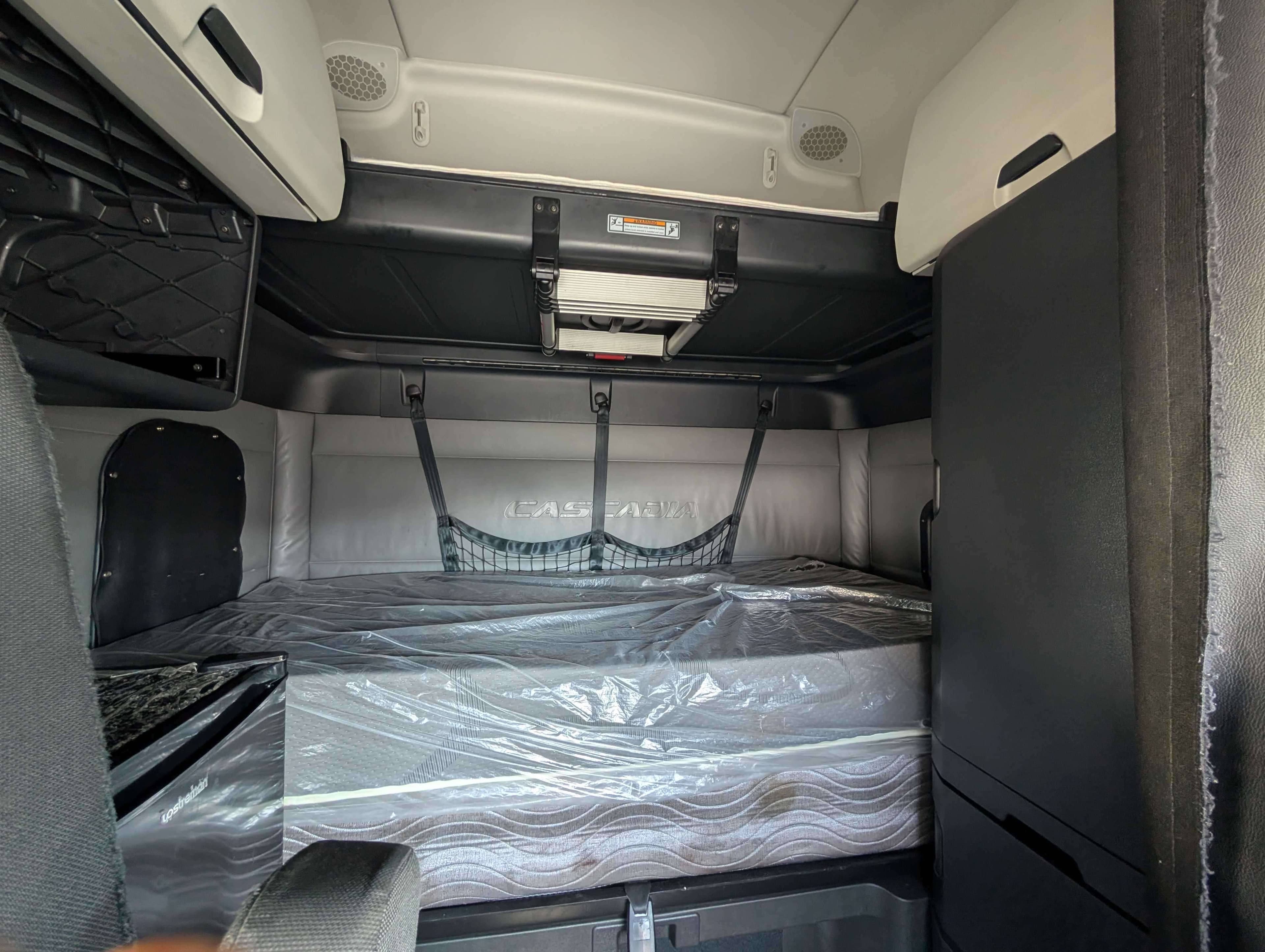 2022 Freightliner Cascadia image 9