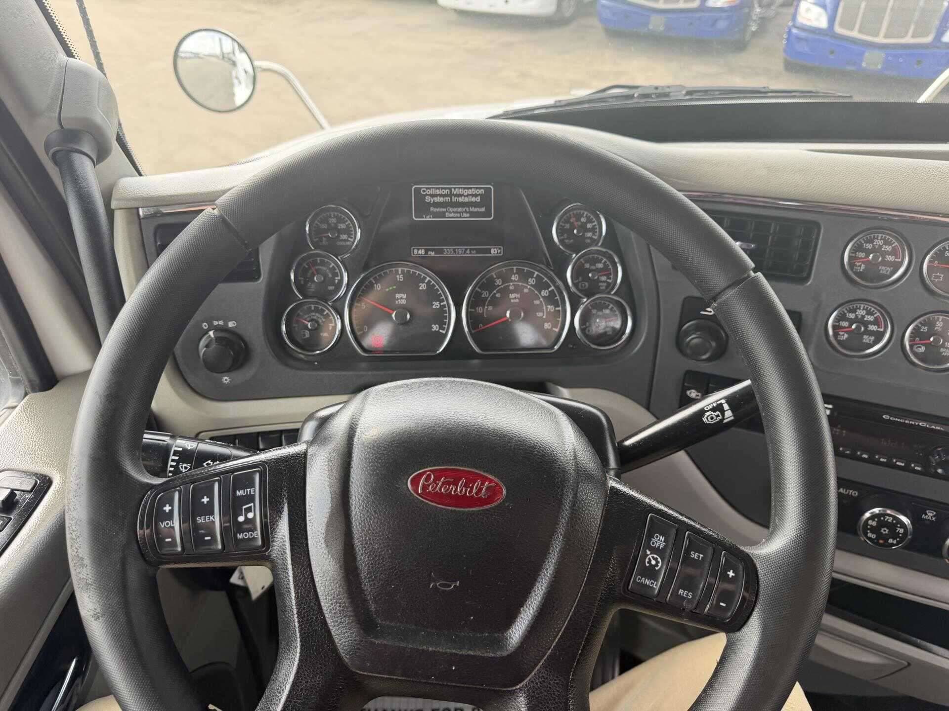 2020 Peterbilt 567 image 8