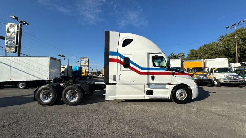 2021 Freightliner Cascadia image 15