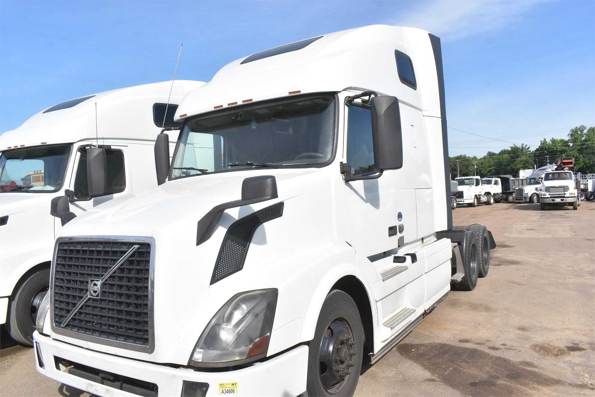 2016 Volvo VNL670 image 3