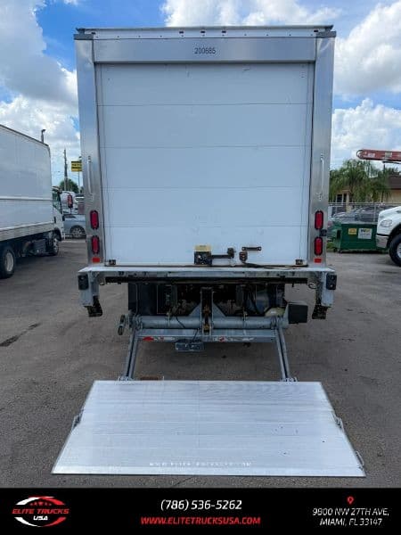 2018 Hino 195 image 23