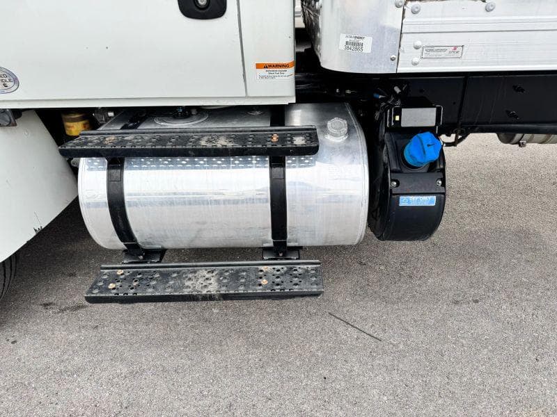 2017 International 4300 image 16