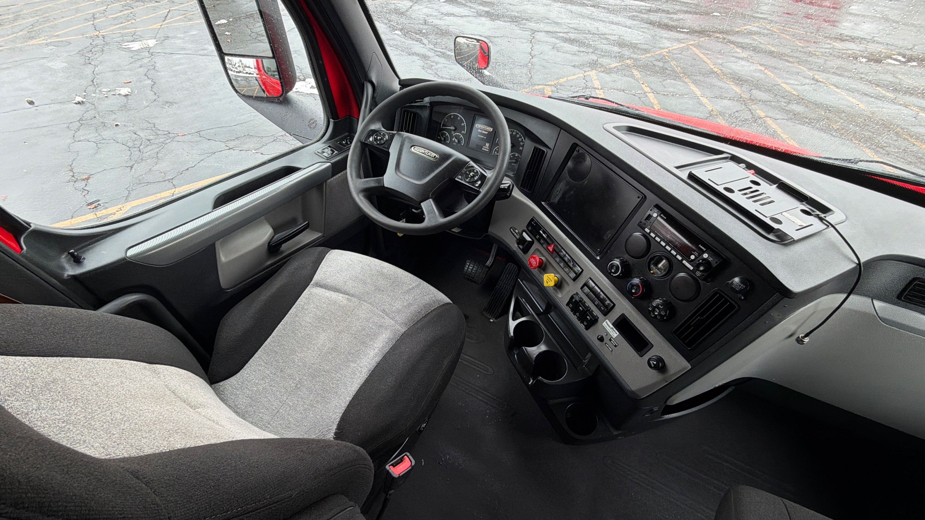 2020 Freightliner Cascadia 116 image 8