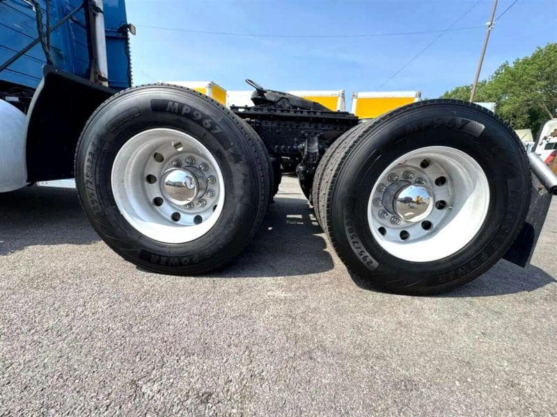 2012 Volvo VNL image 12