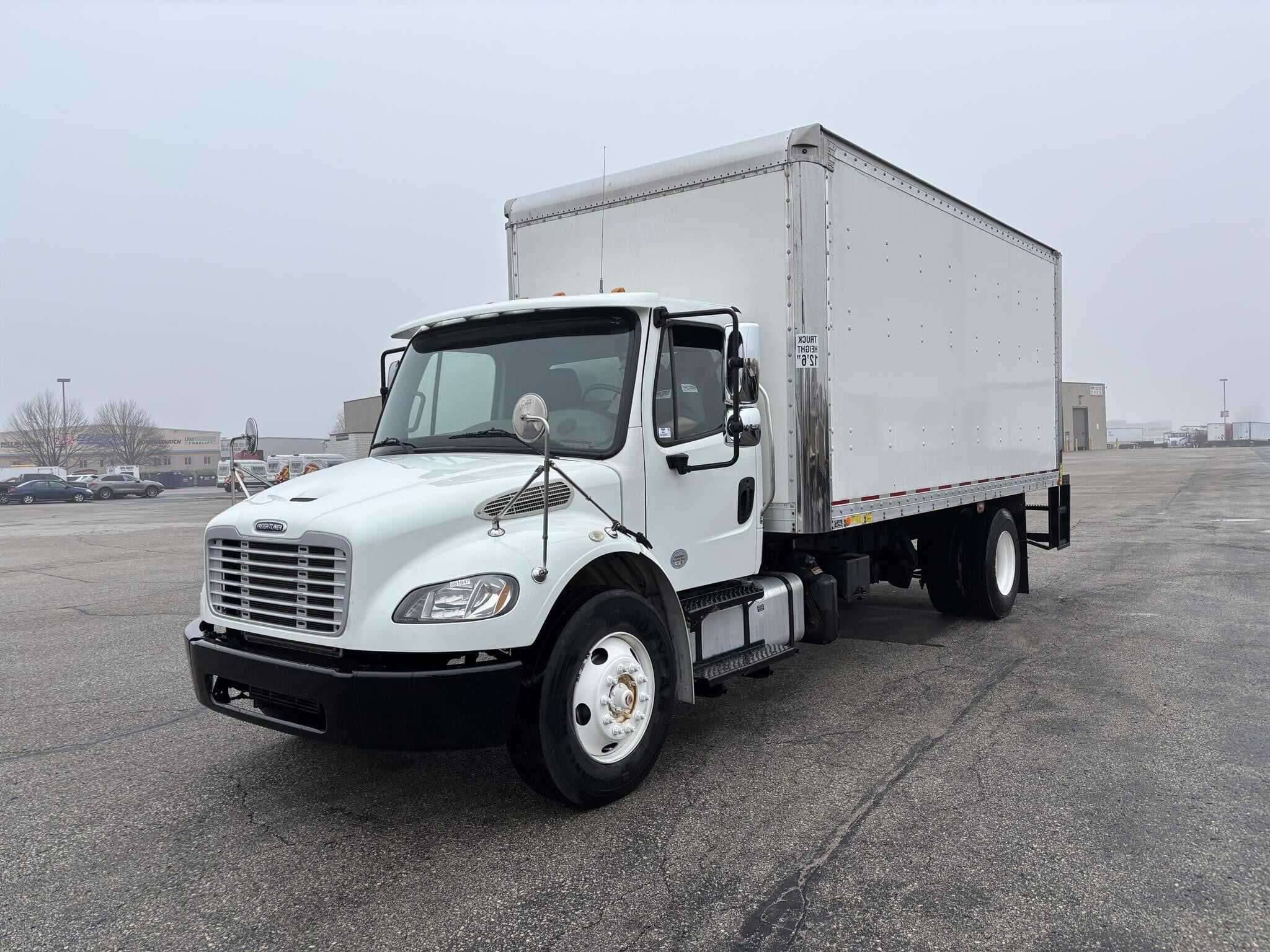 2019 Freightliner M2 image 4