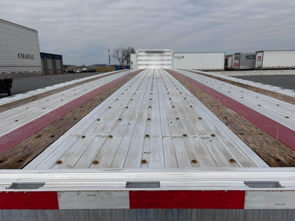 2016 Fontaine 48x102 Combination Flatbed Trailer - Air Ride, Fixed Axle image 3