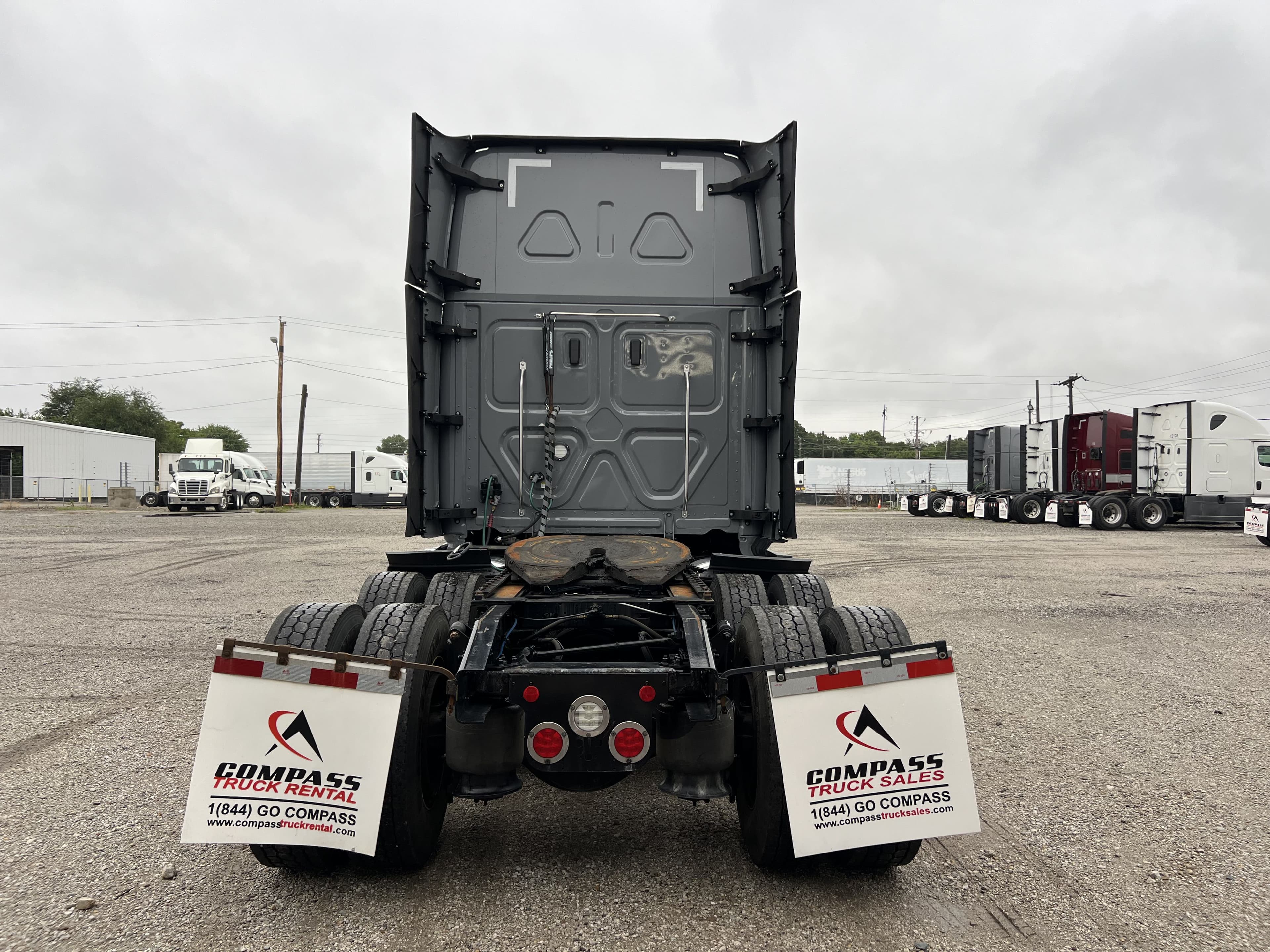 2022 Freightliner Cascadia 126 image 3