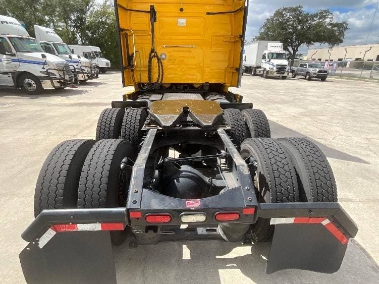 2022 Volvo VNL image 5