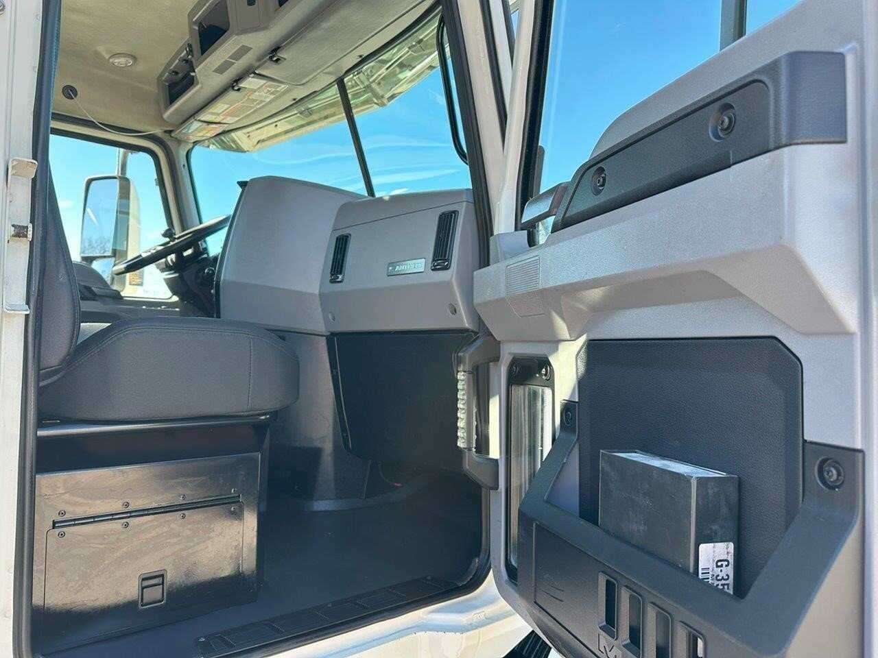 Used 2022 MACK ANTHEM Conventional - Day Cab  image 8