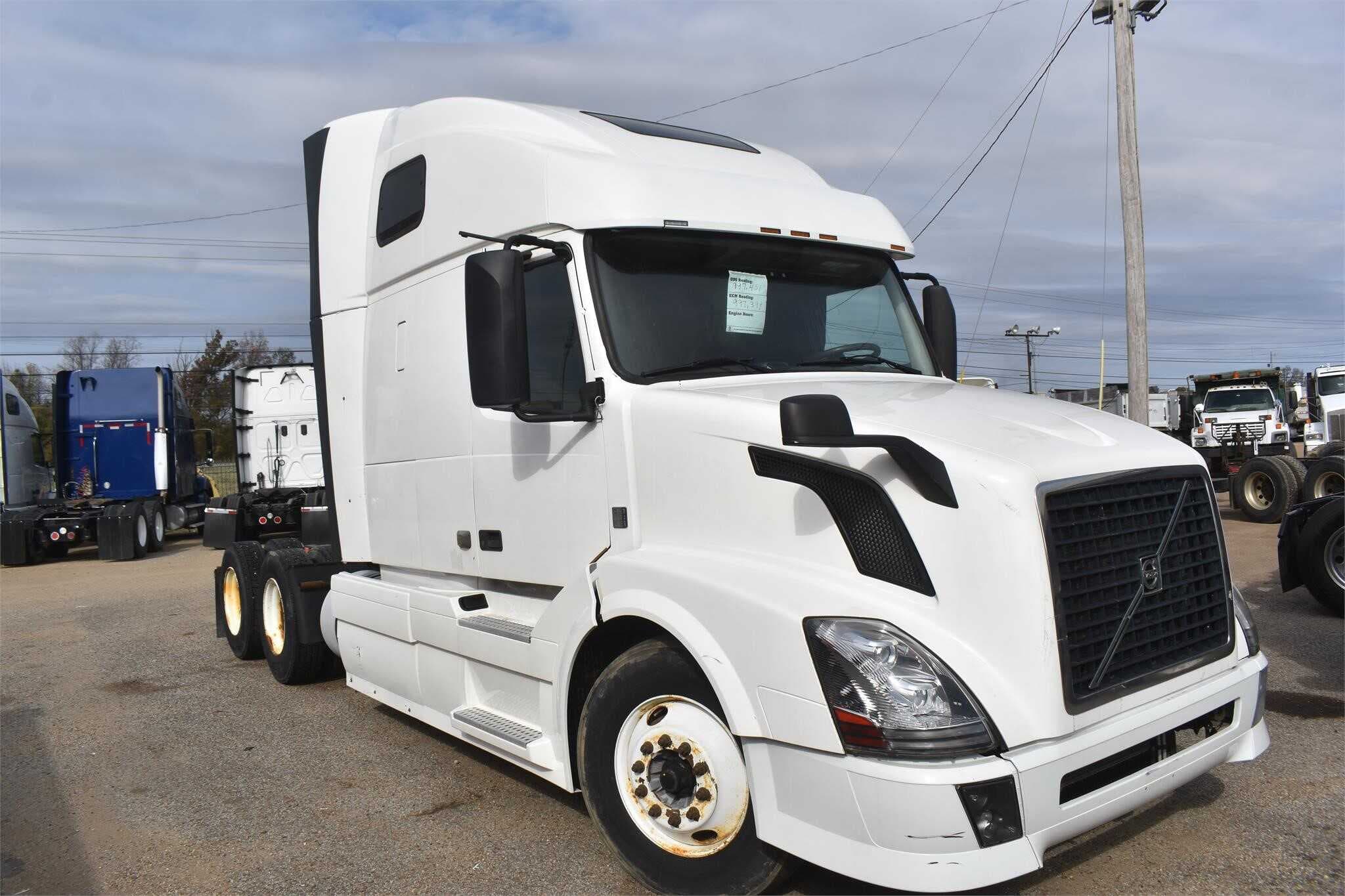 2013 Volvo VNL670 image 1