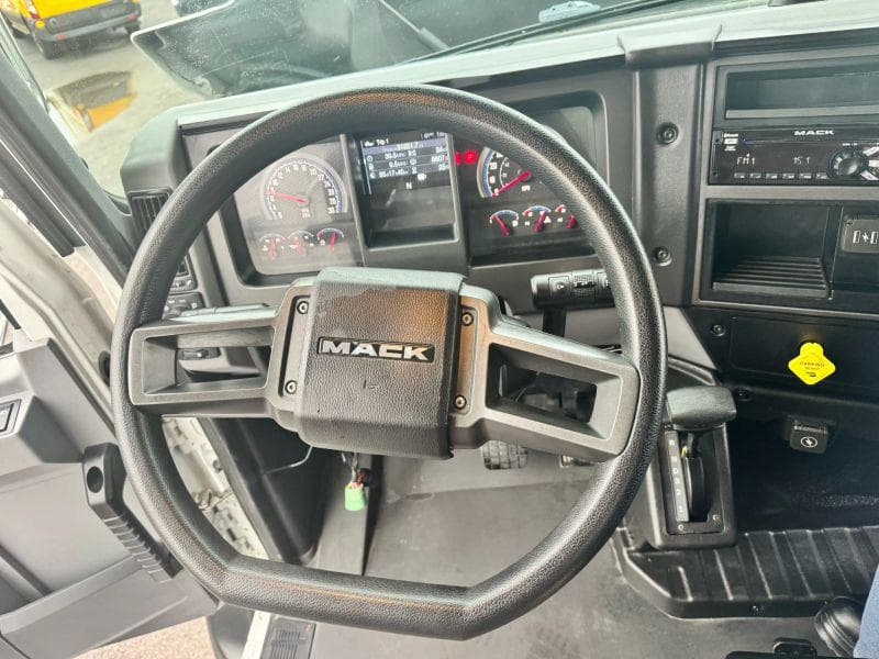 2021 Mack AN64T image 35