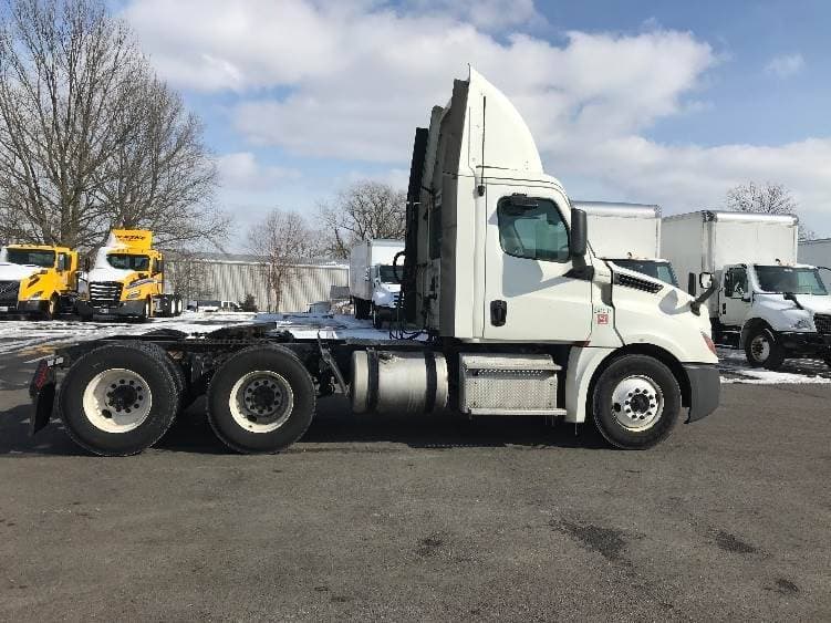 2019 Freightliner Cascadia 126 Day Cab Truck - 435HP, 12 Speed Automatic image 8