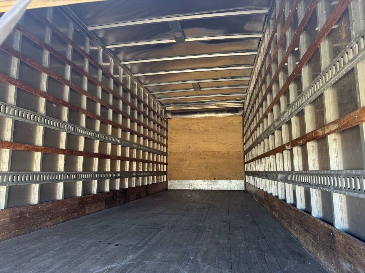 2020 Freightliner M2 106 image 7